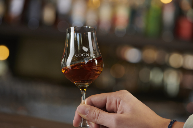 Photographie d'un verre de Cognac ©BNIC - Aurélien TERRADE